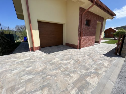 Hrube stavby - chodnik